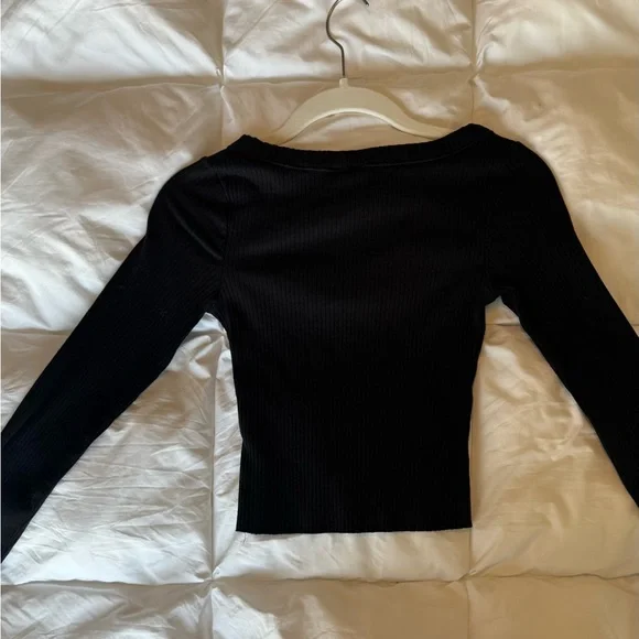 H&M LIKE NEW Black Ribbed Scoop Top - Picture 3 of 3